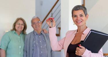 How to Hire a Real Estate Agent for Downsizing